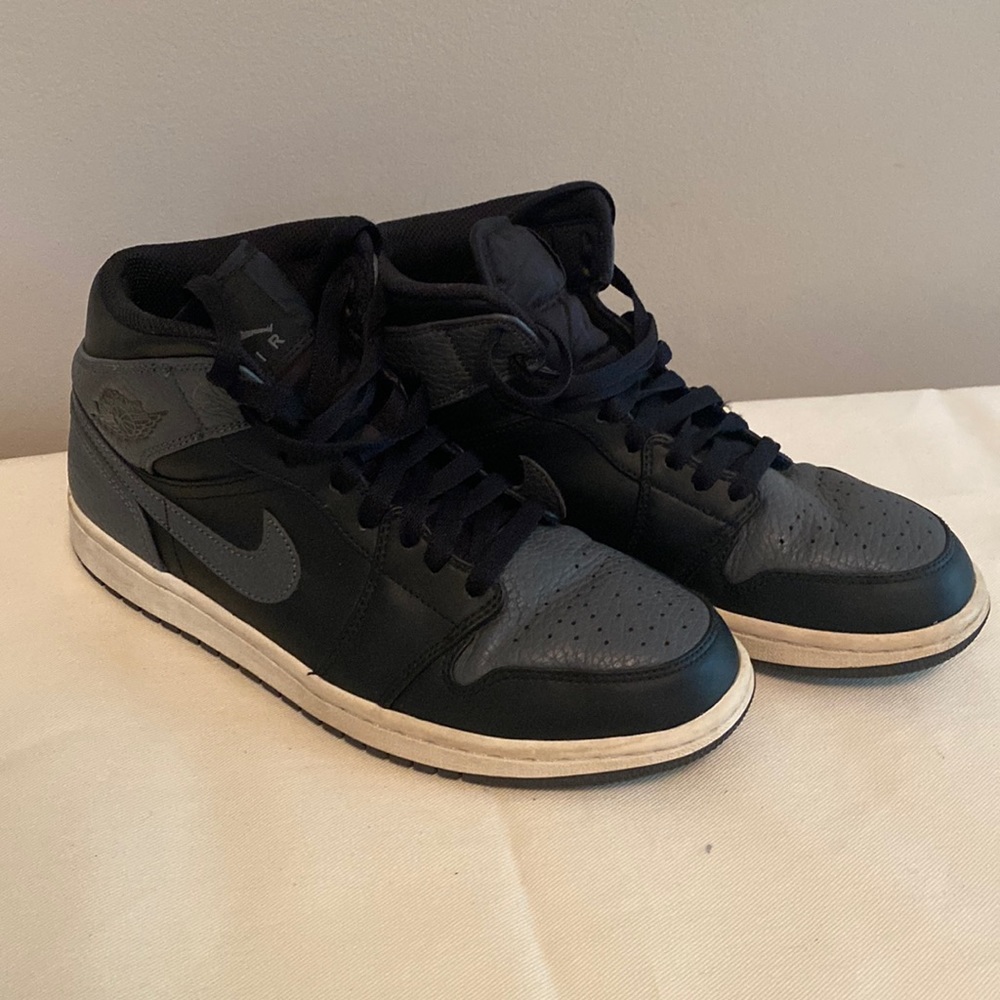 Air Jordan Mid; black and gray